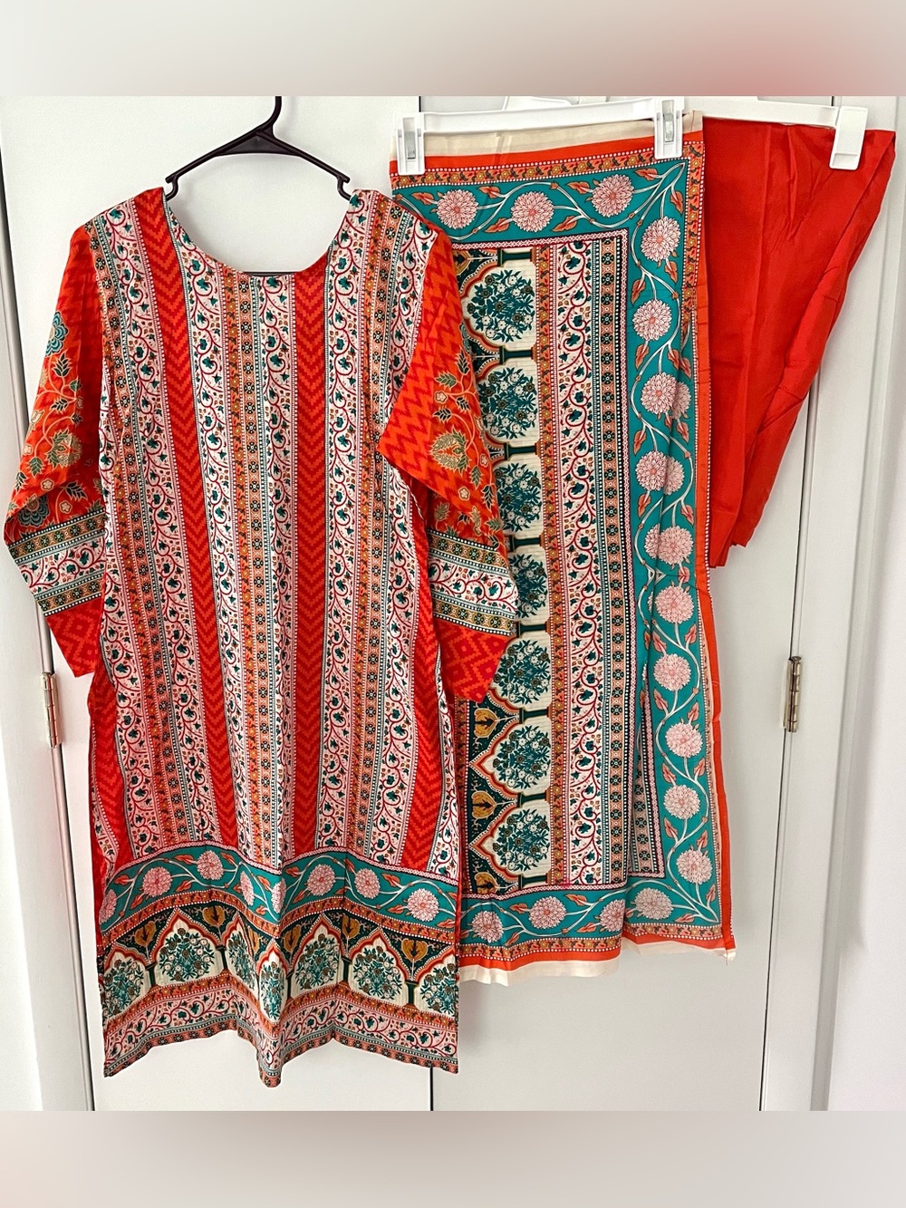 NEW Floral Print Lawn Shalwar Kameez - Picture 2 of 12